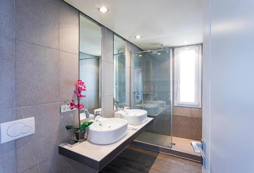 Suite with lake view, Borgo Le Terrazze