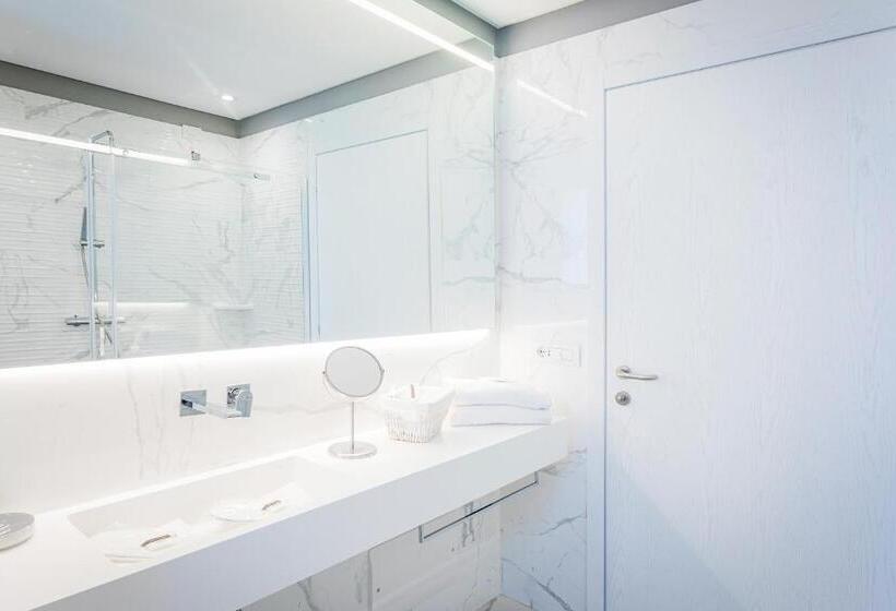 Suite with lake view, Borgo Le Terrazze