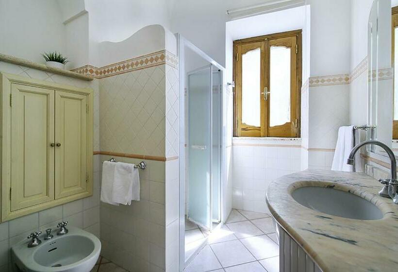 اتاق استاندارد با بالکن و چشمانداز دریا, Colle Dell'ara