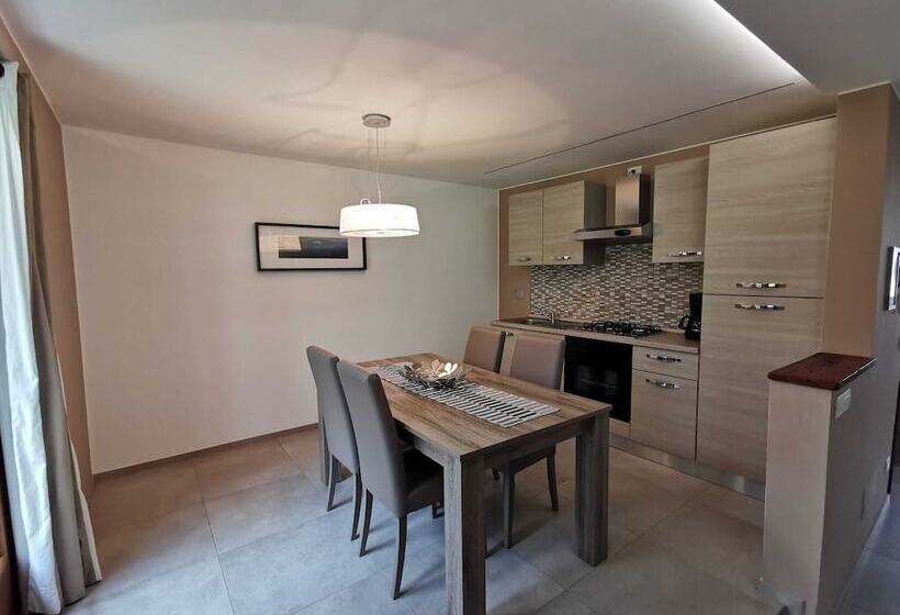 דירת חדר בקומת קרקע, B&b La Maison D  Amelie Camere E Appartamenti