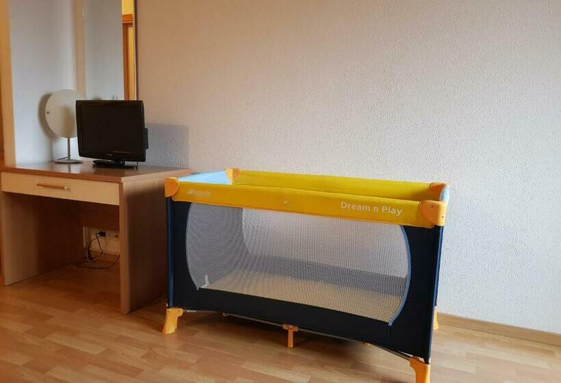 غرفة قياسية ثلاثية, Oasi