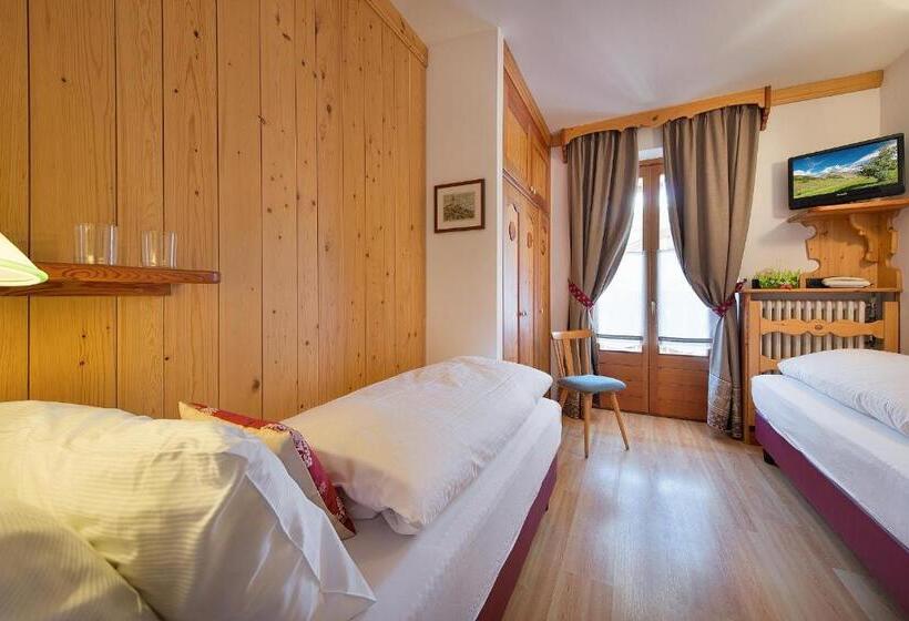 غرفة قياسية رباعية, Posta