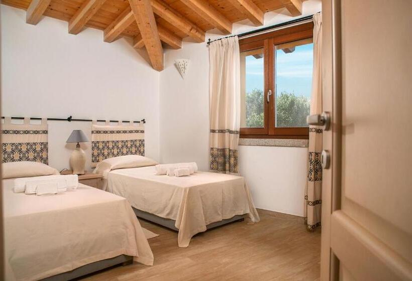 Люкс Кровать Кинг, Punta Falcone Resort