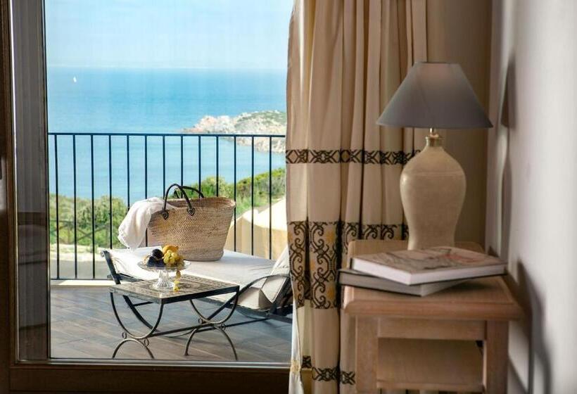 سوئیت با تخت بزرگ, Punta Falcone Resort