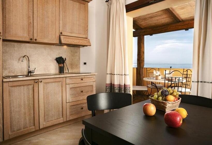 Люкс Superior Вид на Море, Punta Falcone Resort