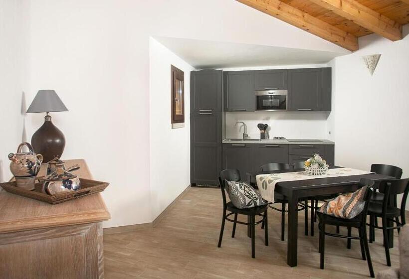 Deluxe Suite Sea View, Punta Falcone Resort