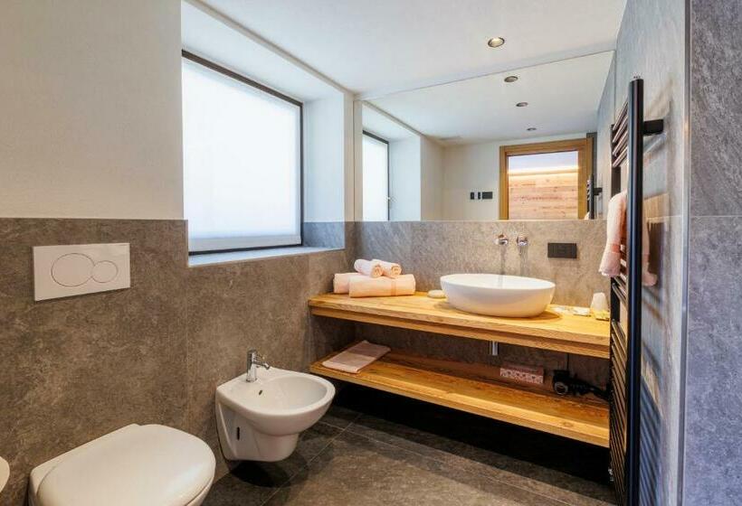 اتاق استاندارد سه نفره, Steinbock B&b  Apartaments