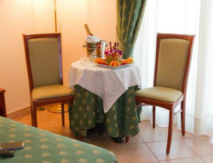 Family Suite, Tito Serranò