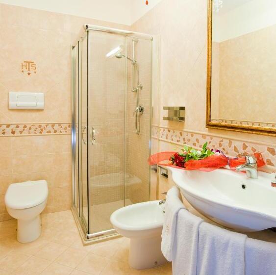 غرفة أساسية فردية, Tito Serranò