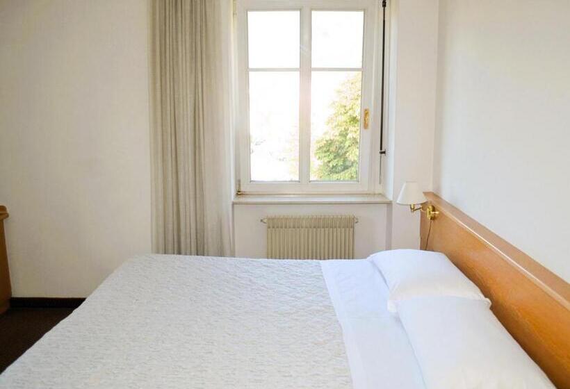 חדר קומפורט לשלושה, Villa Regina