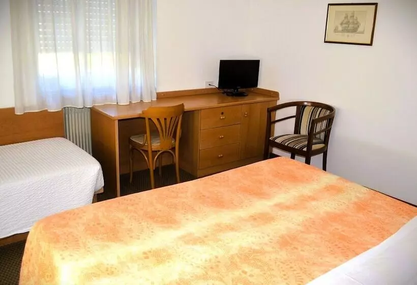 コンフォートトリプルルーム, Villa Regina