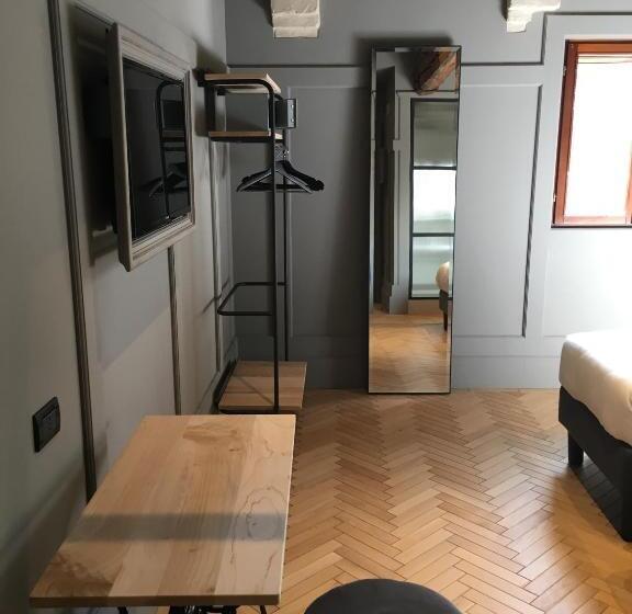 חדר דלוקס, 5 Colonne