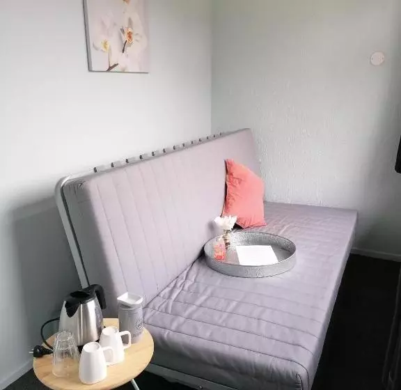 اتاق راحتی, B&b Lela