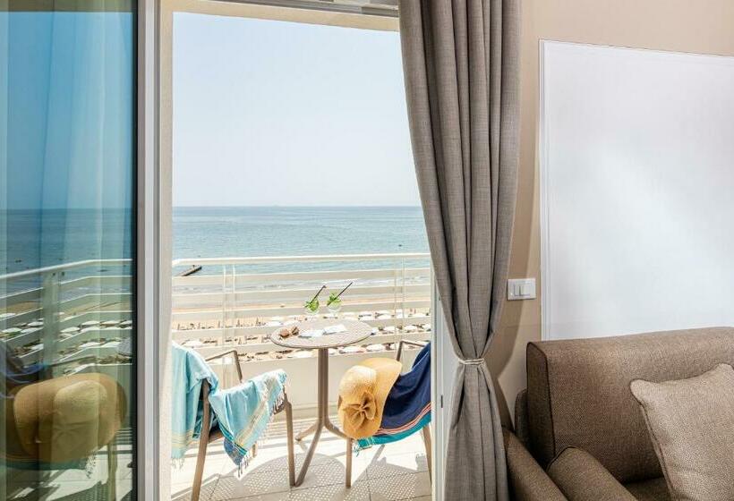 חדר סופריור לארבעה, Capitol