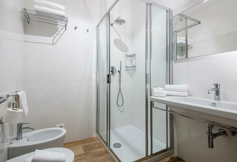 חדר סופריור לשלושה עם נוף לים, Capitol