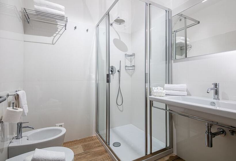 חדר סופריור לשלושה עם נוף לים, Capitol