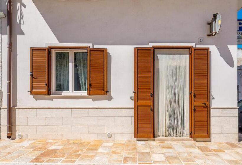 חדר אקונומי לארבעה, Dimora Grottone