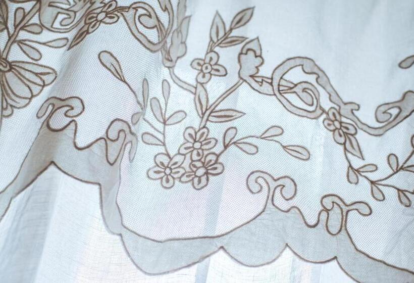 דירת חדר סופריור, Dimora Grottone