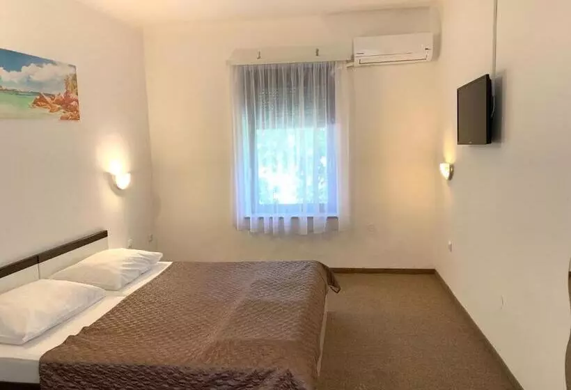 スタンダード４人部屋, Ruža