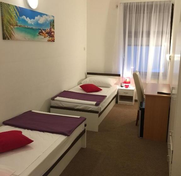 اتاق اکونومی, Ruža