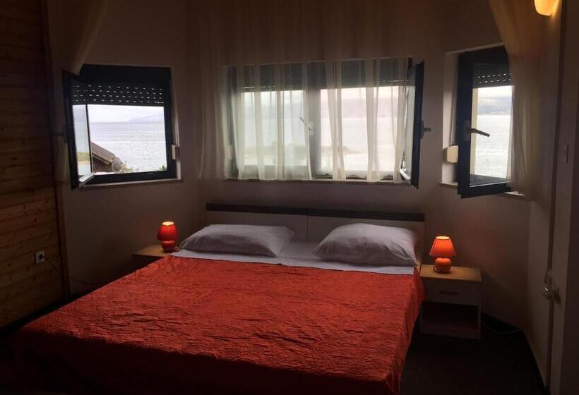 Четырехместный Номер Стандарт Вид на Море, Ruža