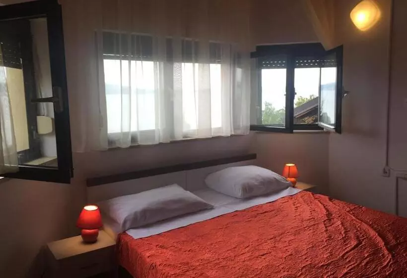 景色の見えるスタンダード４人部屋, Ruža