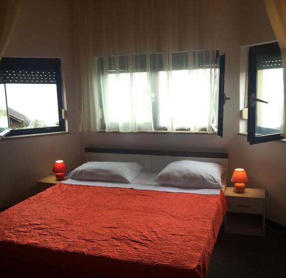 Номер Стандарт Вид на Море, Ruža