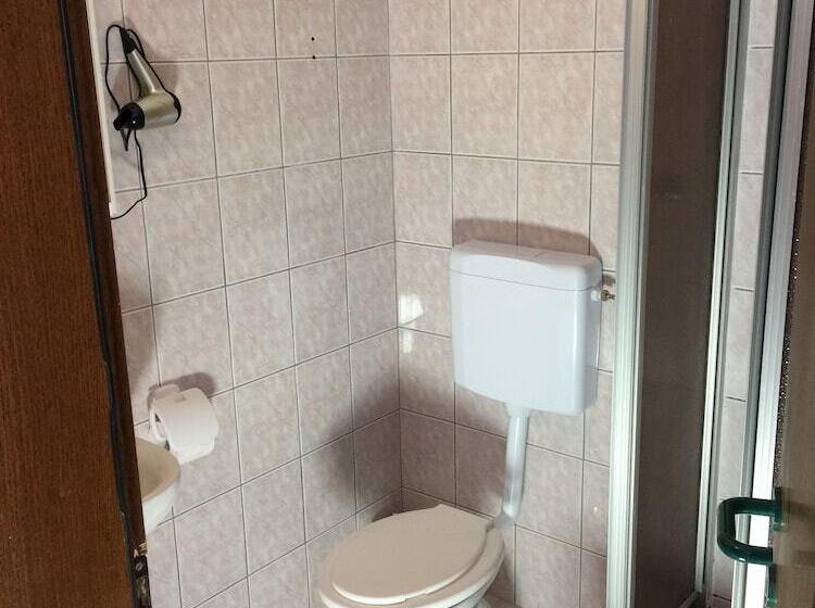 スタンダード４人部屋, Ruža