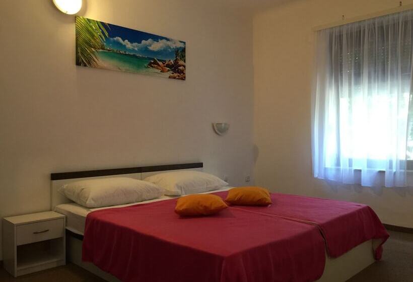 Четырехместный Номер Стандарт, Ruža