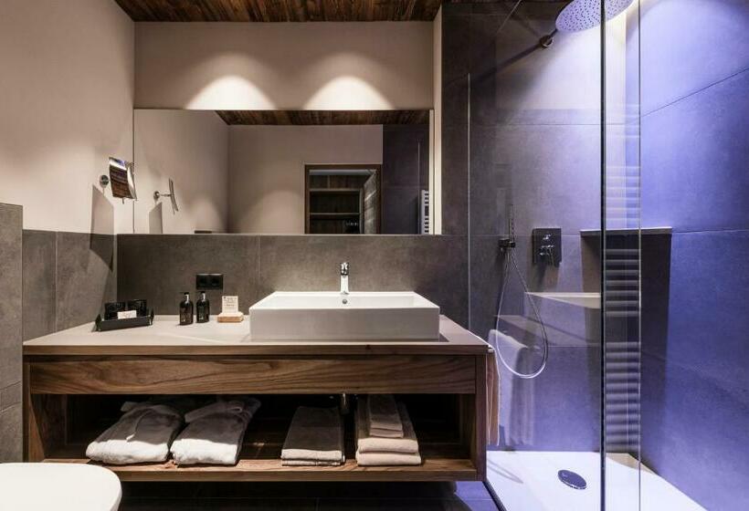 Classic room with balcony, Zirmerhof & Residence