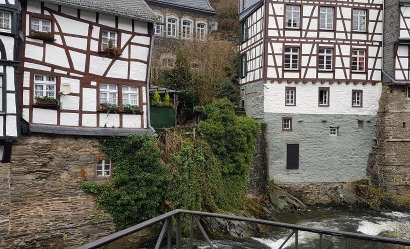 스탠다드 발코니 룸, Horchem Hotel Restaurant Café Bar