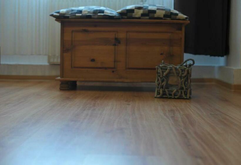 スタンダードシングルルーム, Dietrich