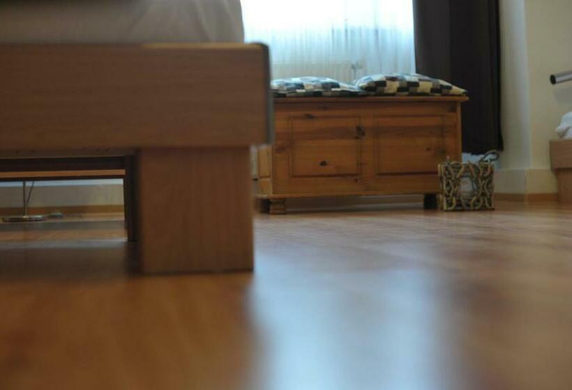 スタンダードシングルルーム, Dietrich