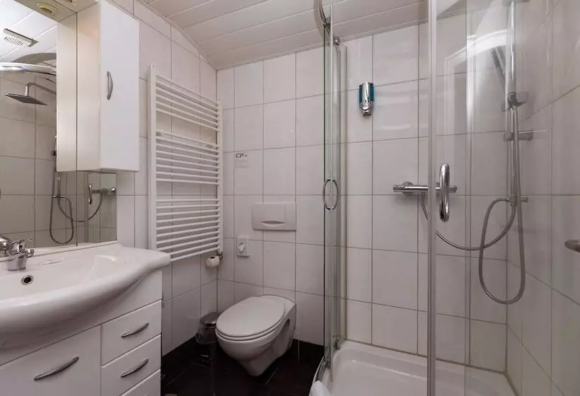 Standard Kolmen Hengen Huone, Am Rosenplatz,24 Stunden Check In, Kostenfreie Parkplätze