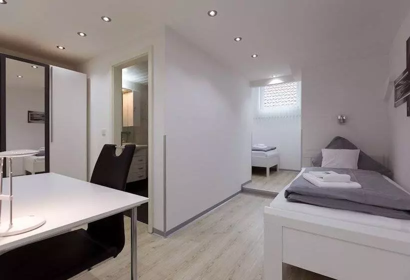 Standard Kolmen Hengen Huone, Am Rosenplatz,24 Stunden Check In, Kostenfreie Parkplätze