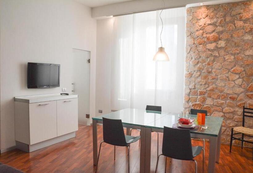 침실 2개 아파트, Sembenini Palace