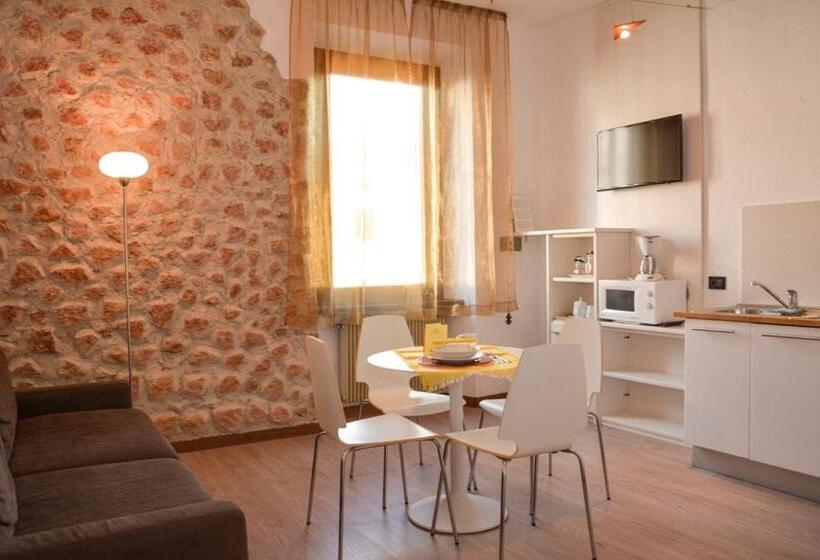 침실 1개 아파트, Sembenini Palace