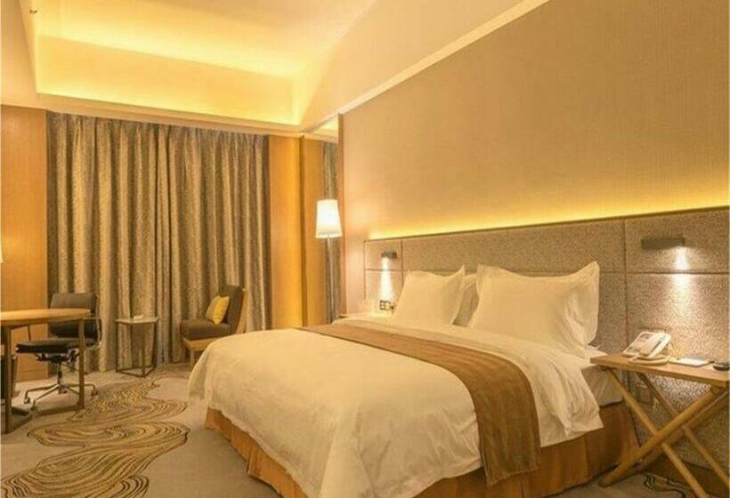 带大床的标准间, The Summit