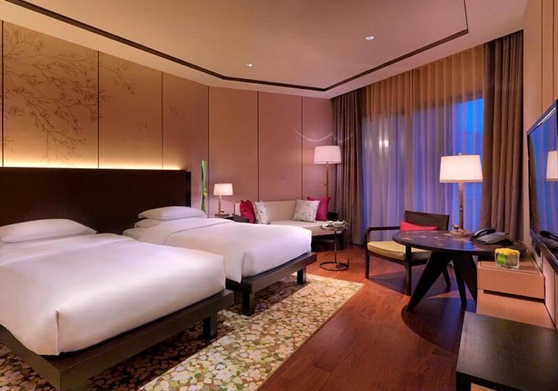 Номер Клуб, Hyatt Regency Chongming