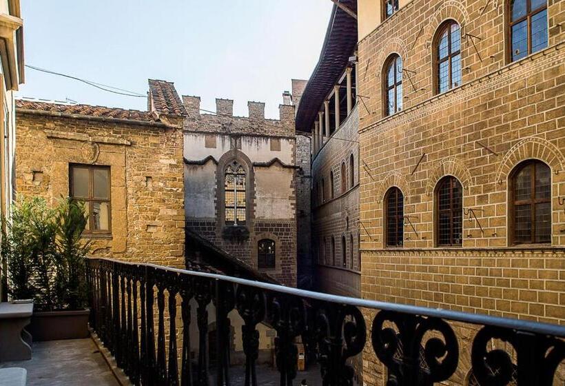 سوییت جونیور, Porcellino Gallery Art Boutique Bb