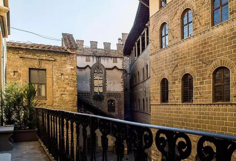 سوییت جونیور, Porcellino Gallery Art Boutique Bb