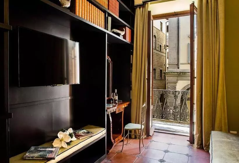 سوییت جونیور, Porcellino Gallery Art Boutique Bb