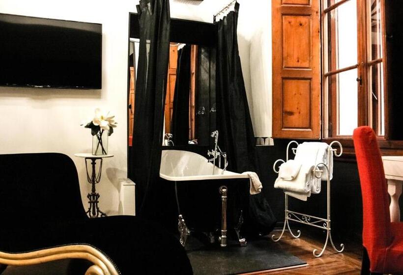 اتاق سوپریور با تخت بزرگ, Porcellino Gallery Art Boutique Bb