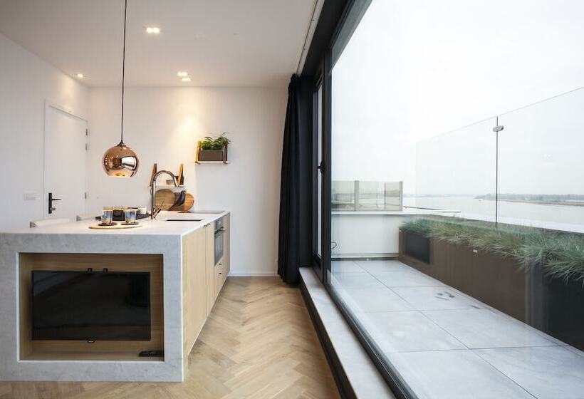 جناح مطل على البحر, Kaai 11