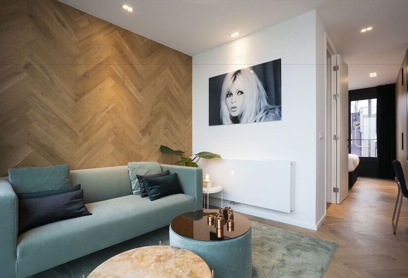 جناح مطل على البحر, Kaai 11