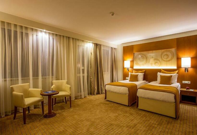 اتاق استاندارد با چشم‌انداز استخر, Landmark Creek Hotel & Wellness Plovdiv
