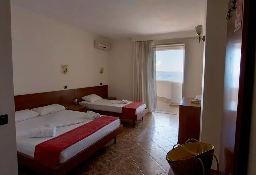Triple Room Sea View, Paradise Lukova