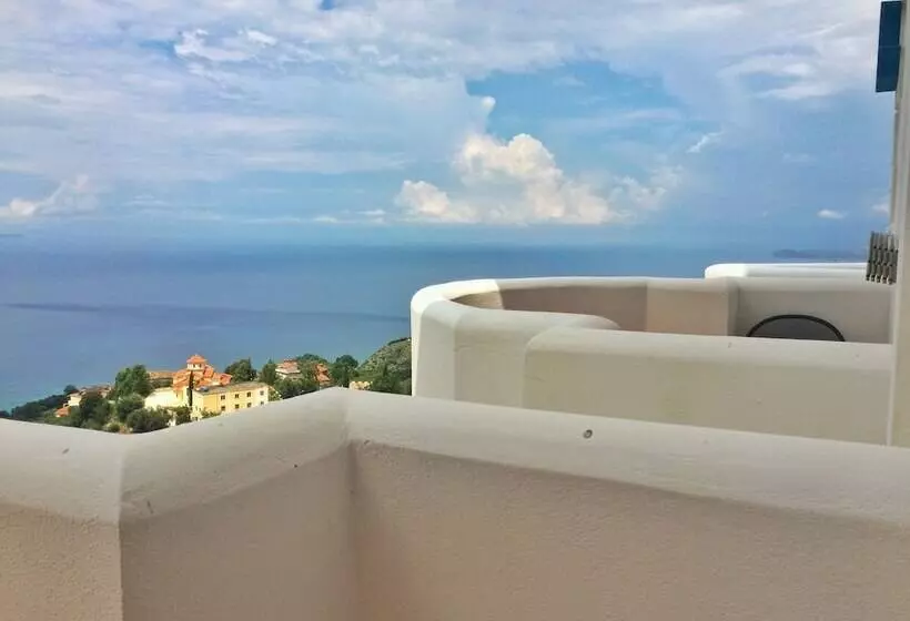 Triple Room Sea View, Paradise Lukova