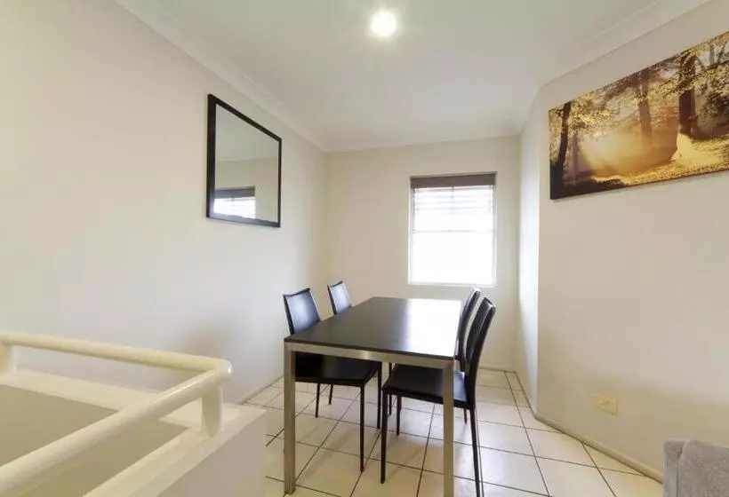 バルコニー付２ベッドルームアパートメント, Rockhampton Serviced Apartments