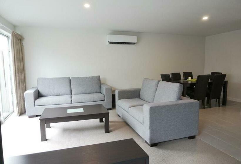 דירת חדר, The Apollo